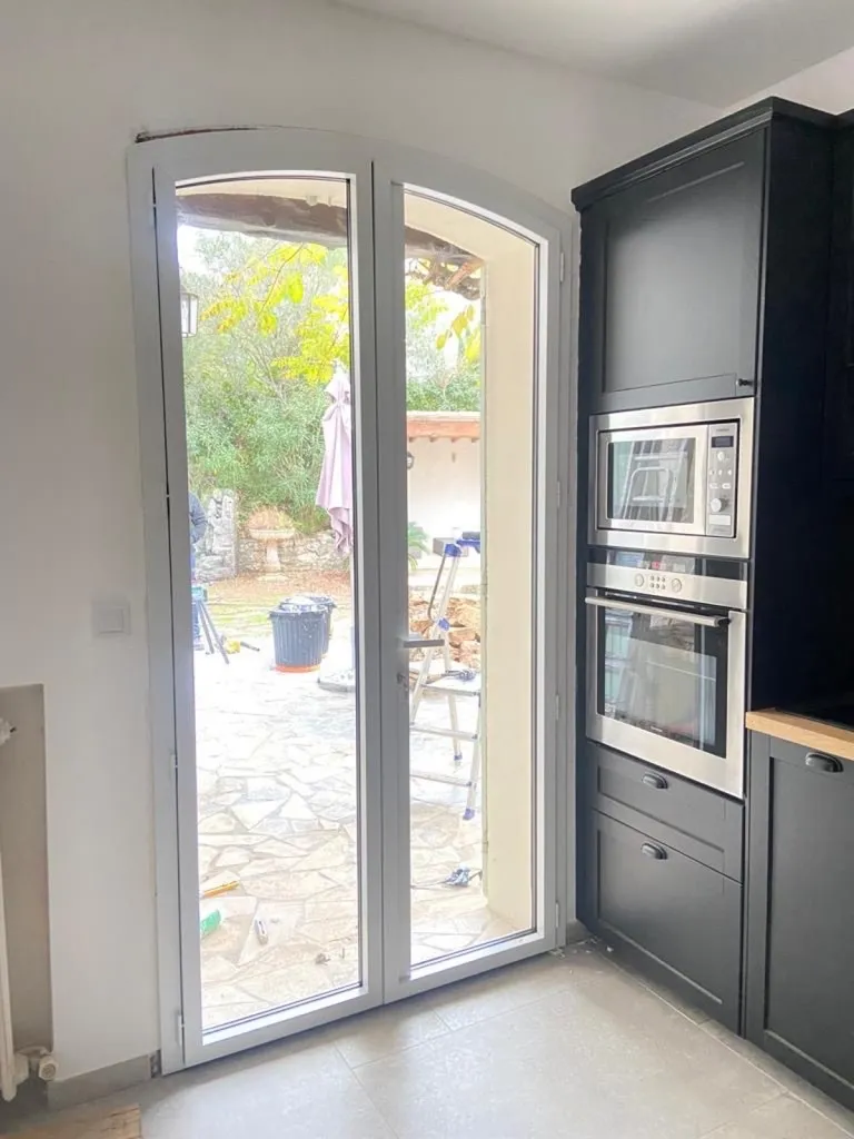 Fenêtre en aluminium à Martigues 