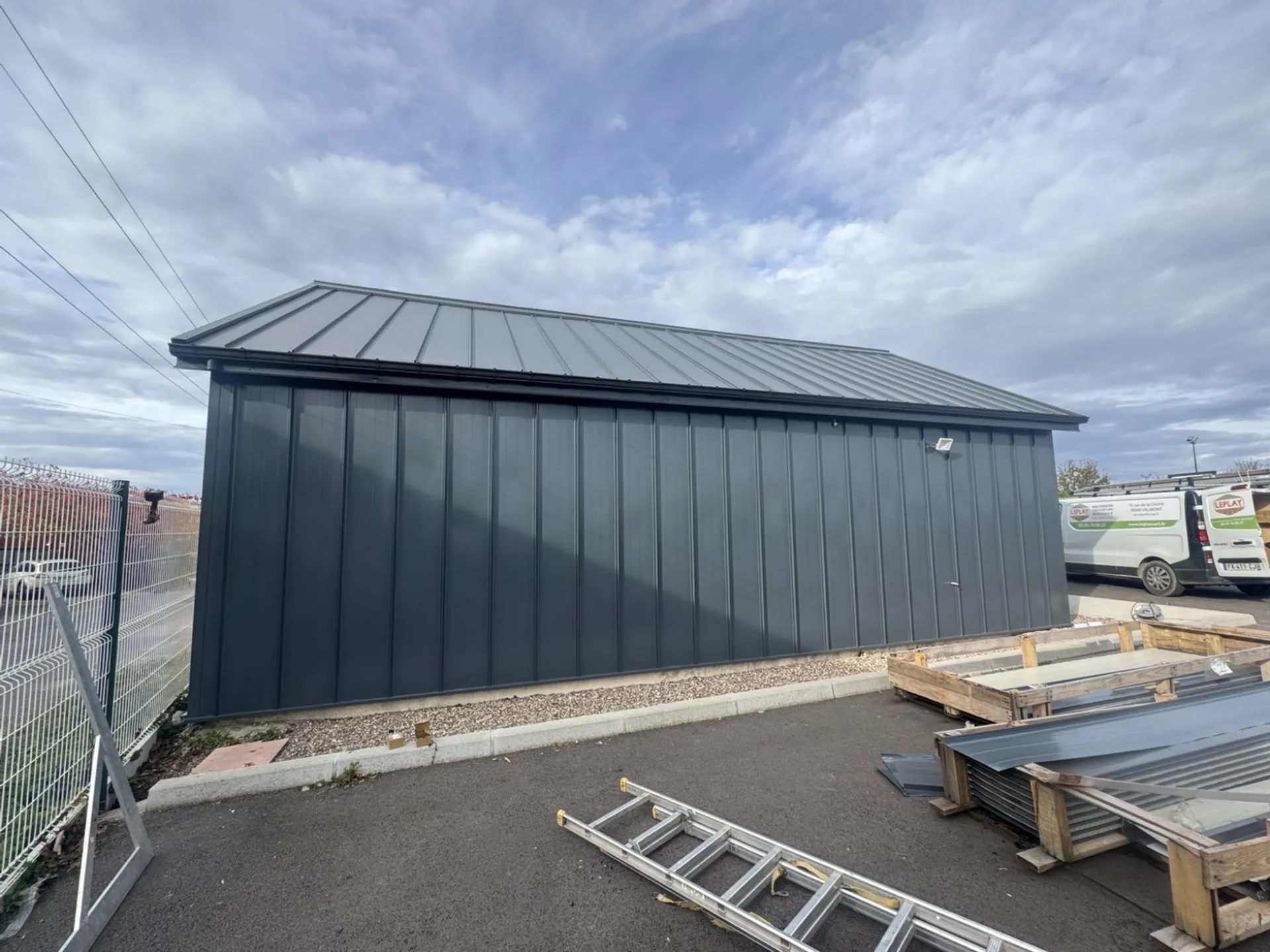 Couverture d’un garage en joint debout acier avec isolant maukatherm hairexel à Ourville-en-Caux en Seine-Maritime 76