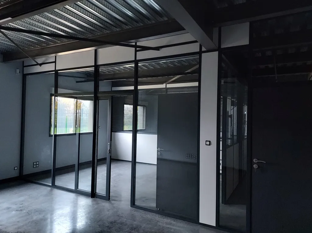 Pose de cloison chez solartec à Fareins