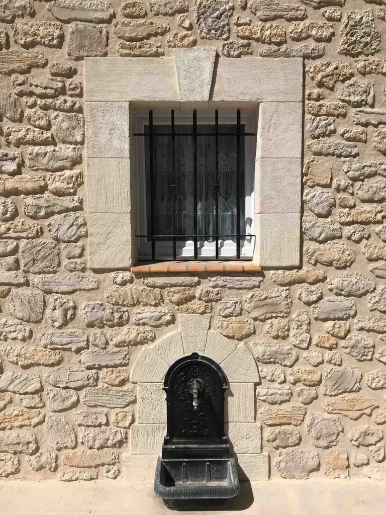 Rénovation d’une façade en pierre à Marseillan proche de Sète