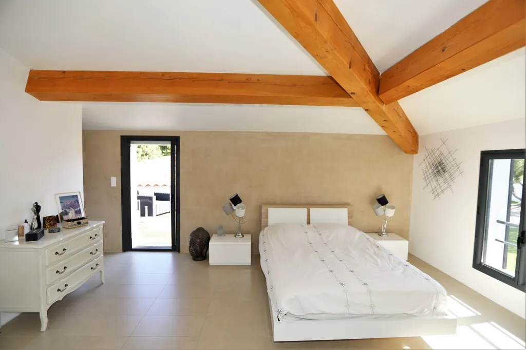 proche golf de Saumane, maison avec piscine sur terrain de 2000m²   