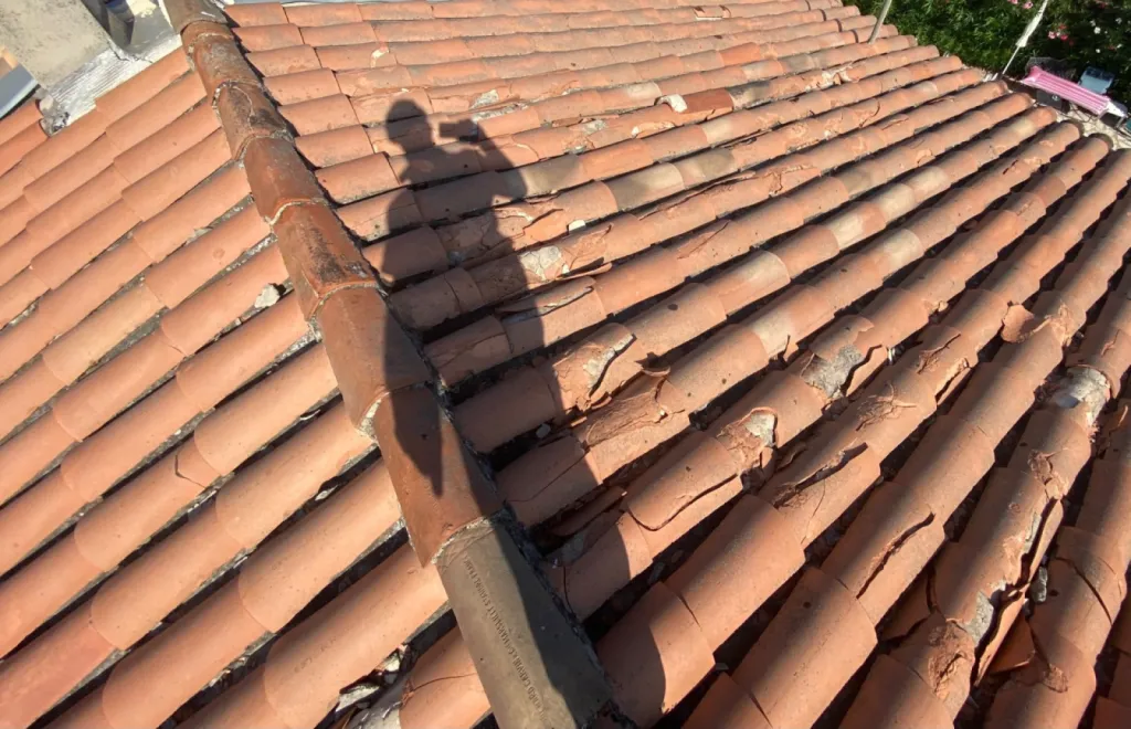 Actuellement en janvier 2022 : Changement d’une toiture en P.S.T Canal près de Martigues