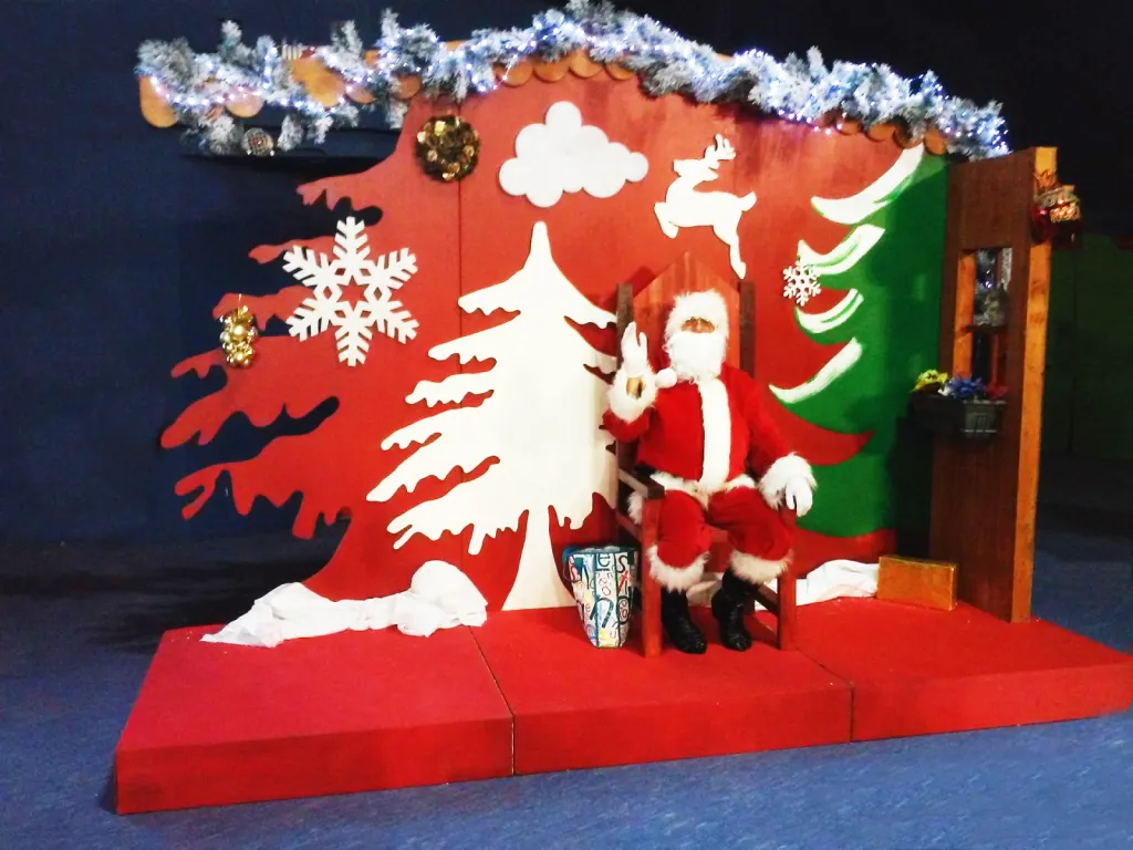 Disposé au centre de votre espace, notre magnifique stand photos joliment décoré, associant l’esthétique d’un chalet de montagne et de sapins, permet d’immortaliser la rencontre entre les enfants et le Père Noël à Montpellier