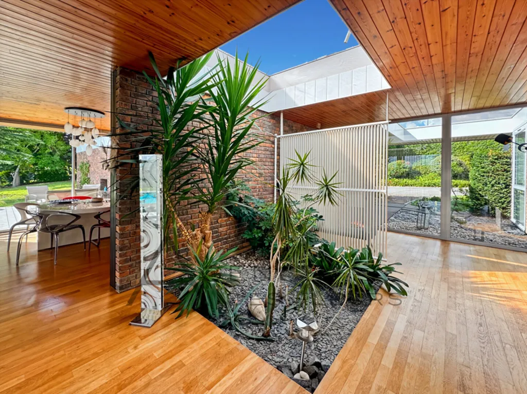A vendre maison d'architecte de 198 m² habitables édifié sur un terrain de 6100 m² située à FRENEUSE 76410