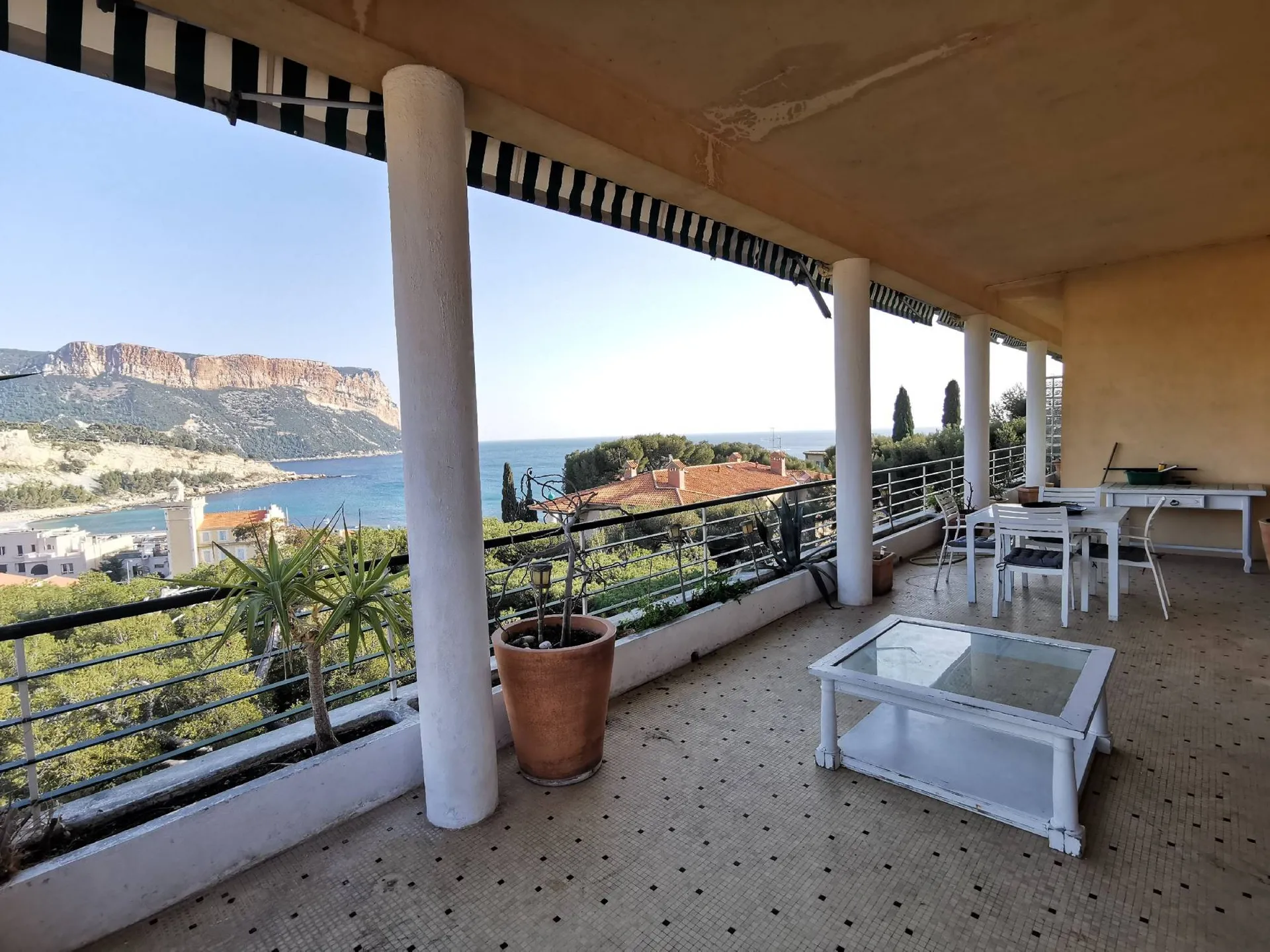 Cassis -  T4 dans résidence de standing derrière le port avec terrasse vue mer, garage et chambre de bonne