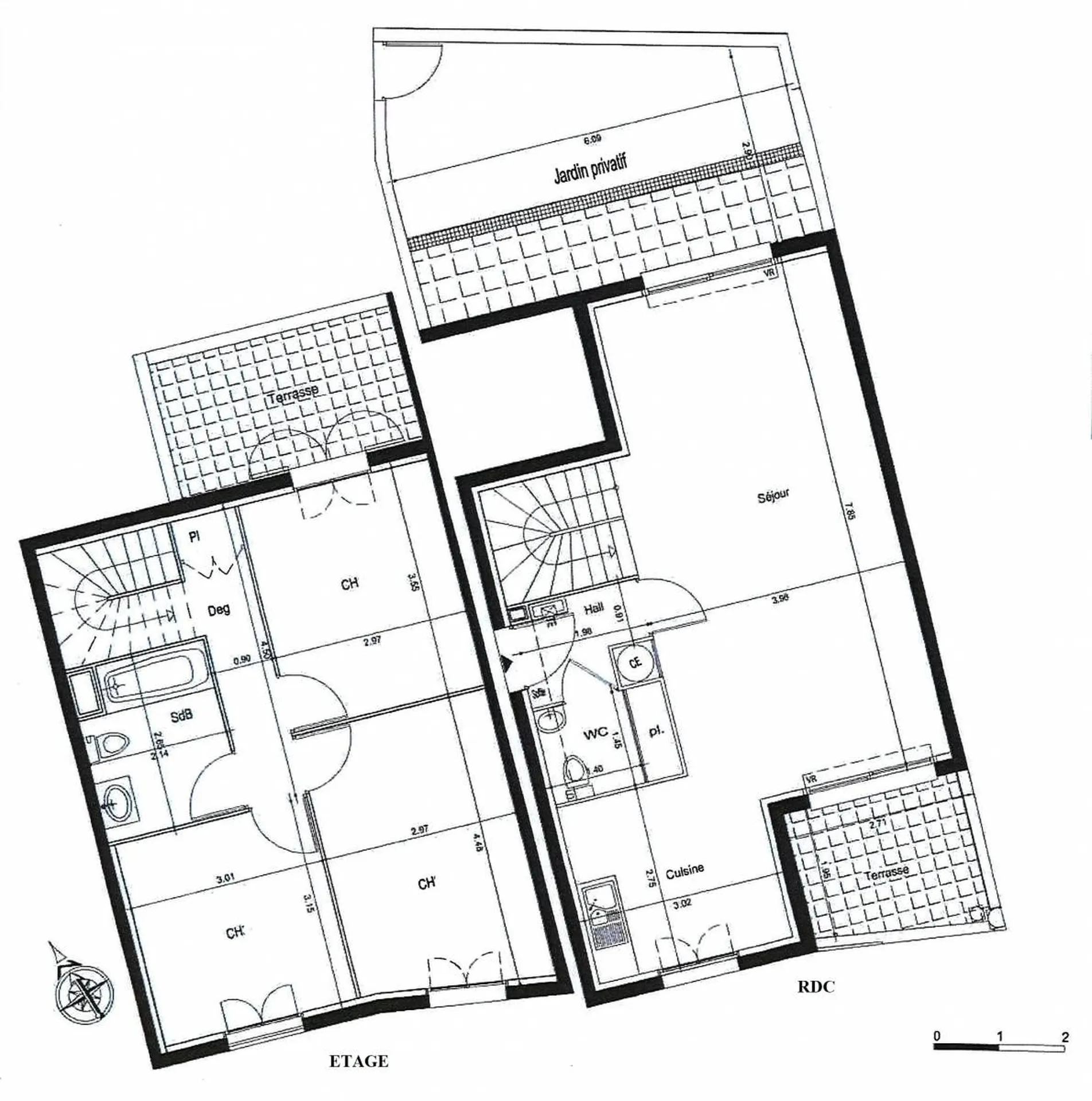 Maison de ville en vente avec garage sur Roquefort la Bédoule , à proximité du centre ville avec garage et jardin
