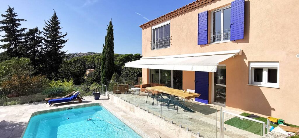 Cassis -   maison individuelle rénovée & climatisée avec terrasse vue mer, piscine et garage