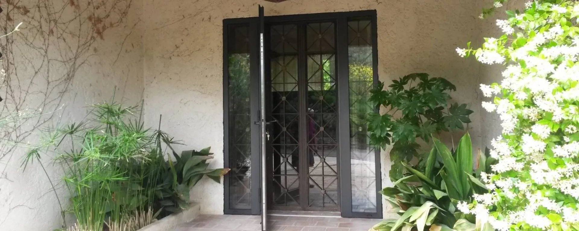 Pose de menuiserie Aluminium Fauconnaise de pose Faucon 84110