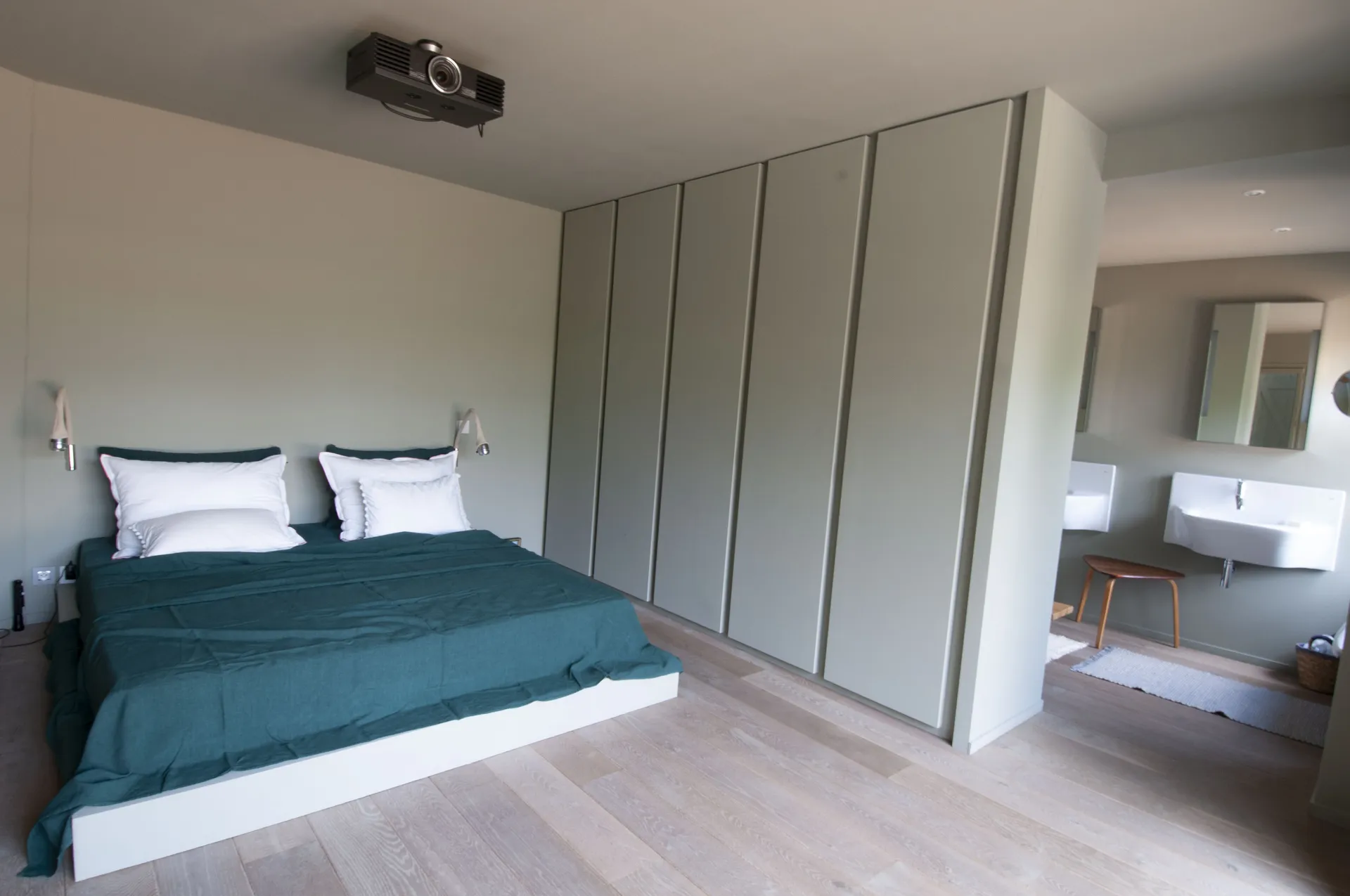 Vente propriété d'exception Cassis quartier campagne avec dépendances, nombreuses terrasses, grand garage, piscine et aire de bronzage