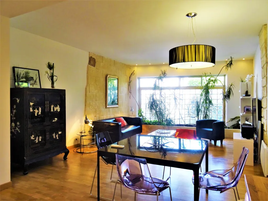 Avignon intra muros, zone piétonne, appartement de charme rénové   