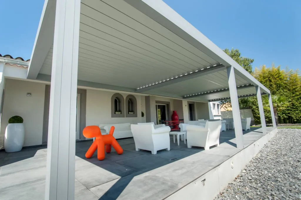 Pergola à lames orientables dans le 13