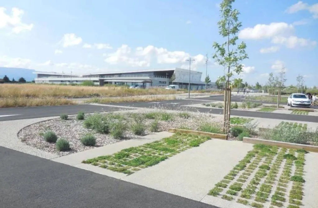 Sols perméables pour parkings et voiries infiltrants poreux