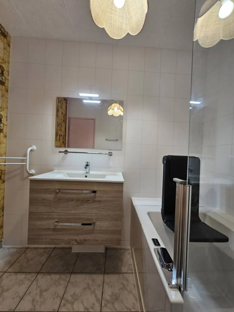Remplacement de Baignoire par Douche pour personne âgée à Castelnaudary dans l'Aude (11) Occitanie