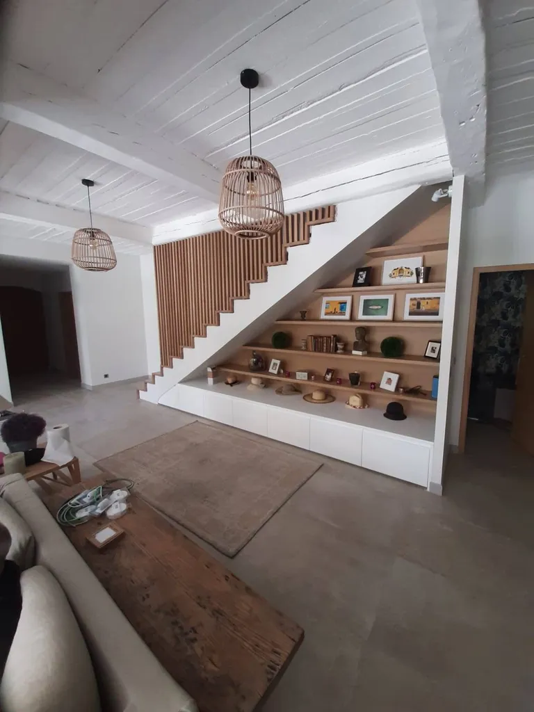 Fabrication et pose d'un agencement complet avec rénovation d'un escalier béton en bois, chêne massif à Aix-en-Provence dans les bouches du Rhône