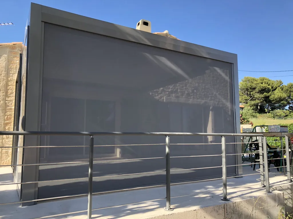 Pergola bioclimatique en aluminium sur Saint Julien les Martigues