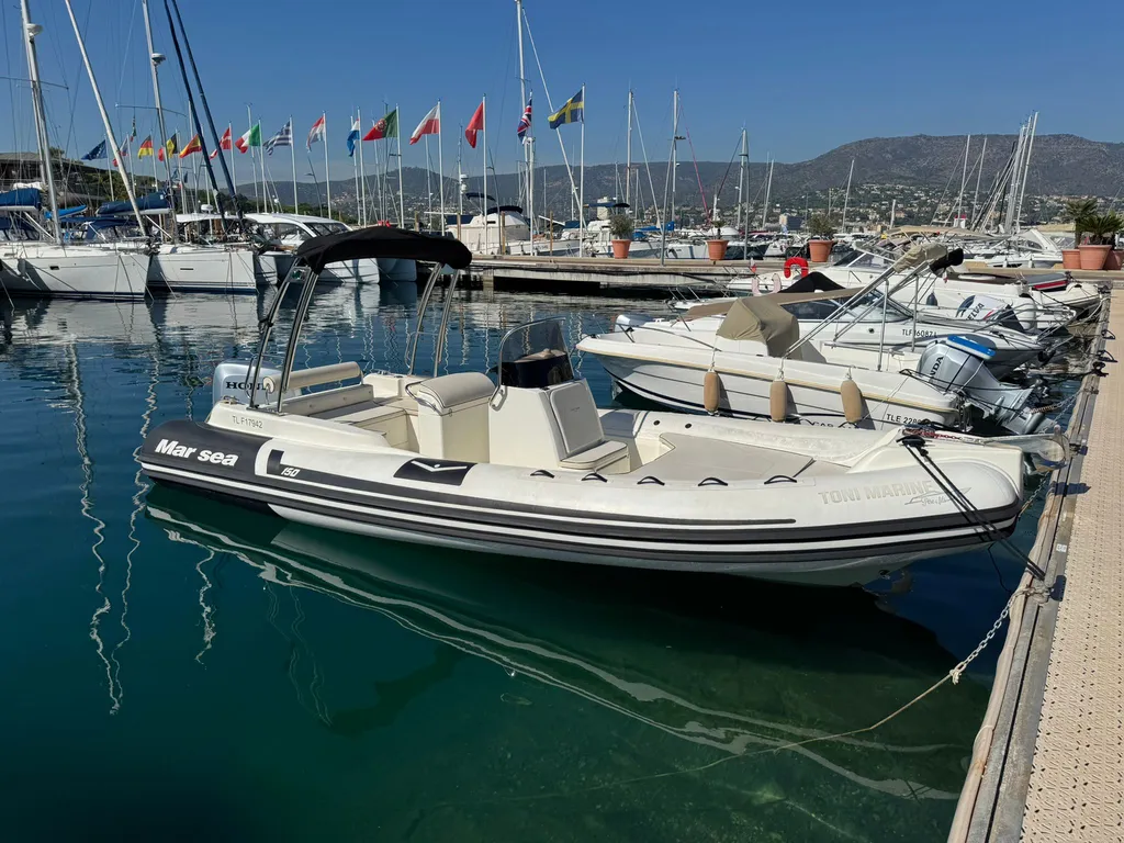 Toni Marine propose à la vente un Marsea CM150 d'occasion équipé d'un moteur hors-bord Honda BF225 disponible à La Londe les Maures près de Hyères