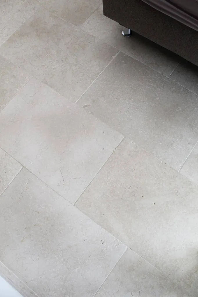 DALLAGES INTERIEURS EN PIERRE NATURELLE DE GALALA TUMBLED - PIERRE DE CHAMBORD - PIERRE GALICIA