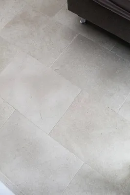 DALLAGES INTERIEURS EN PIERRE NATURELLE DE GALALA TUMBLED - PIERRE DE CHAMBORD - PIERRE GALICIA