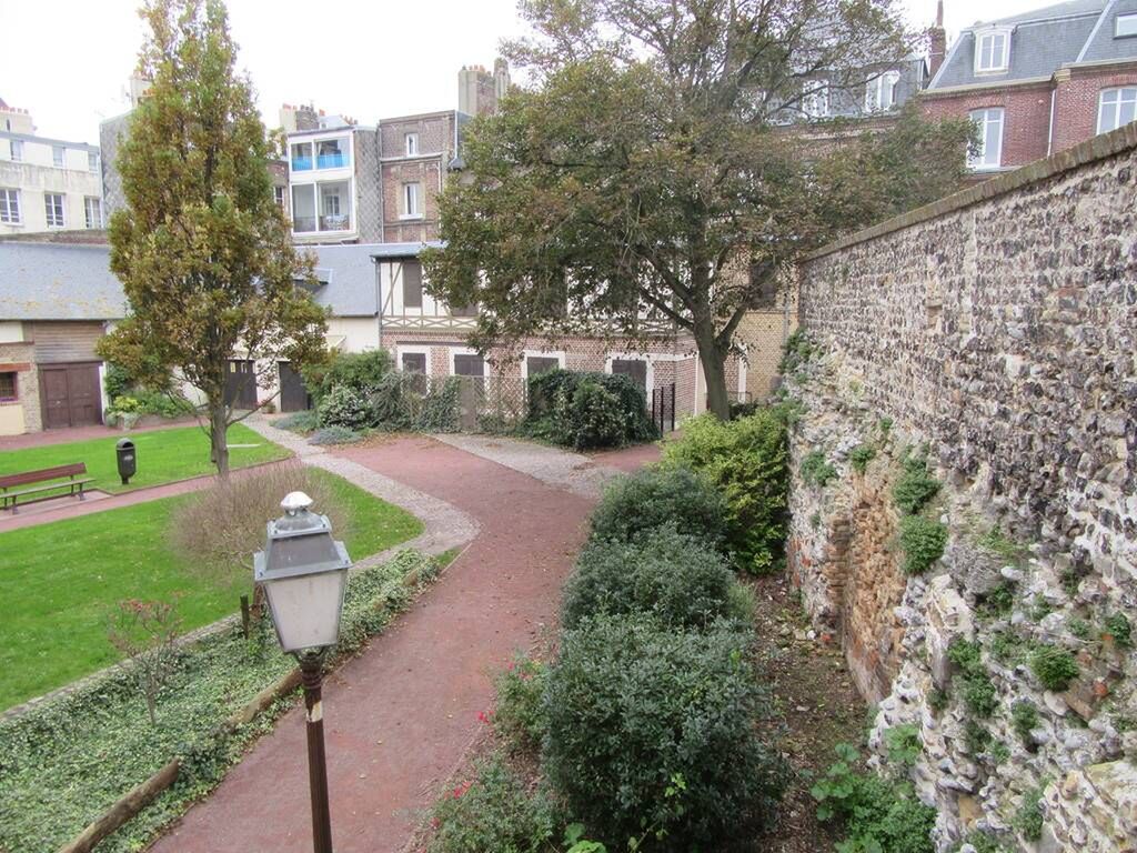A vendre maison entre la plage et le port
