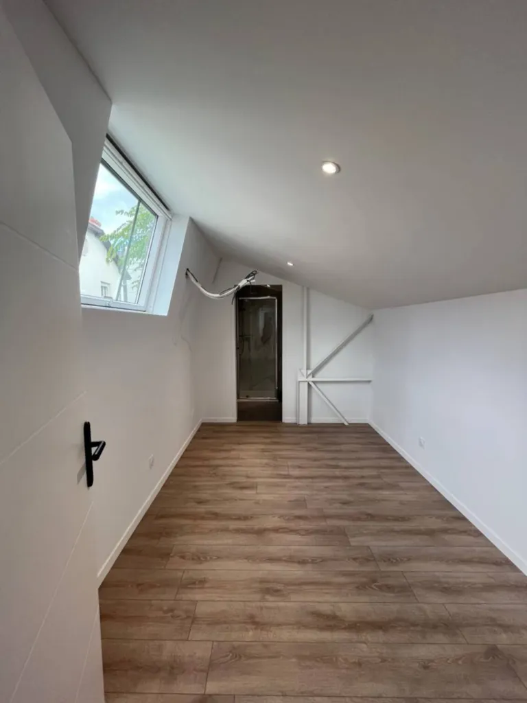 Loft T5 duplex au calme à Vénissieux limite Lyon 8ème avec jardin privatif proche Tramway