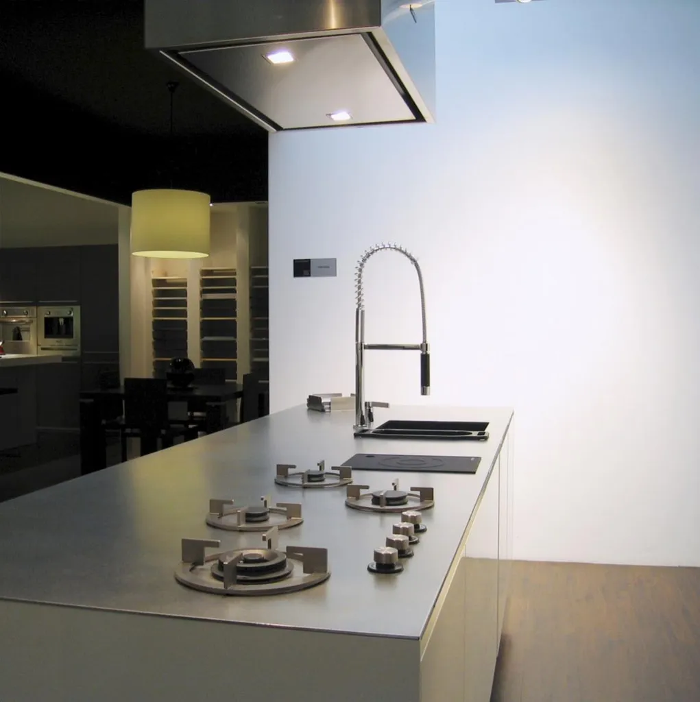 Plan de travail inox avec hotte aspirante et bruleur individuelle i-Cooking Lyon 