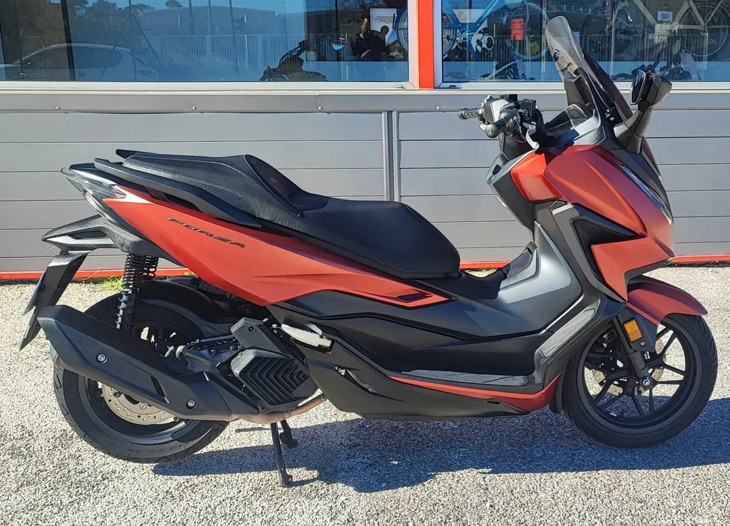 HONDA FORZA 125 DU 04/2022 AVEC 24300KM.