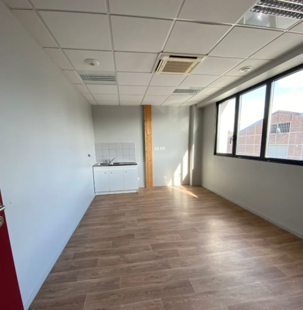LE HAVRE - A LOUER Bureaux de 389 m² dans un immeuble en brique typique du Havre