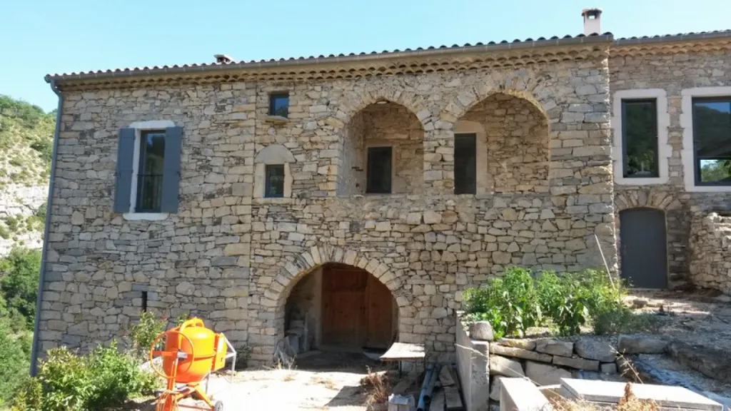 Pose de fenêtres en aluminium sablé en Drome 