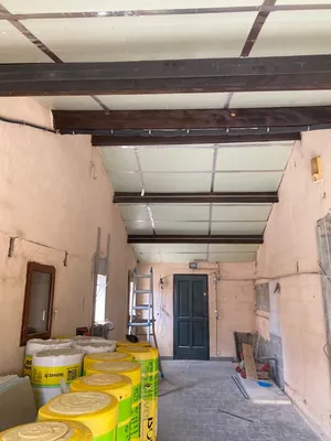 Pose d’un plafond dans une maison à la Londe les maures