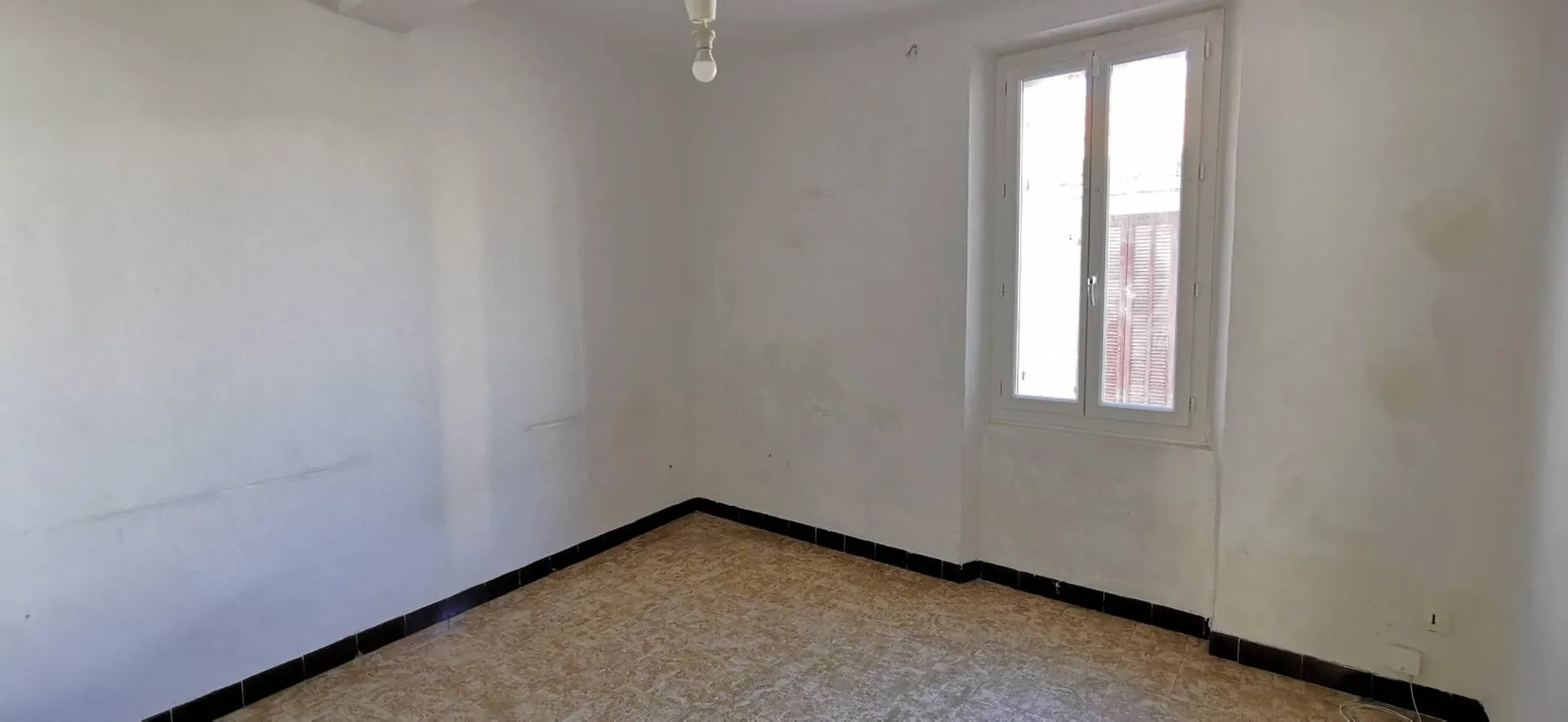 Cassis à vendre appartement avec travaux