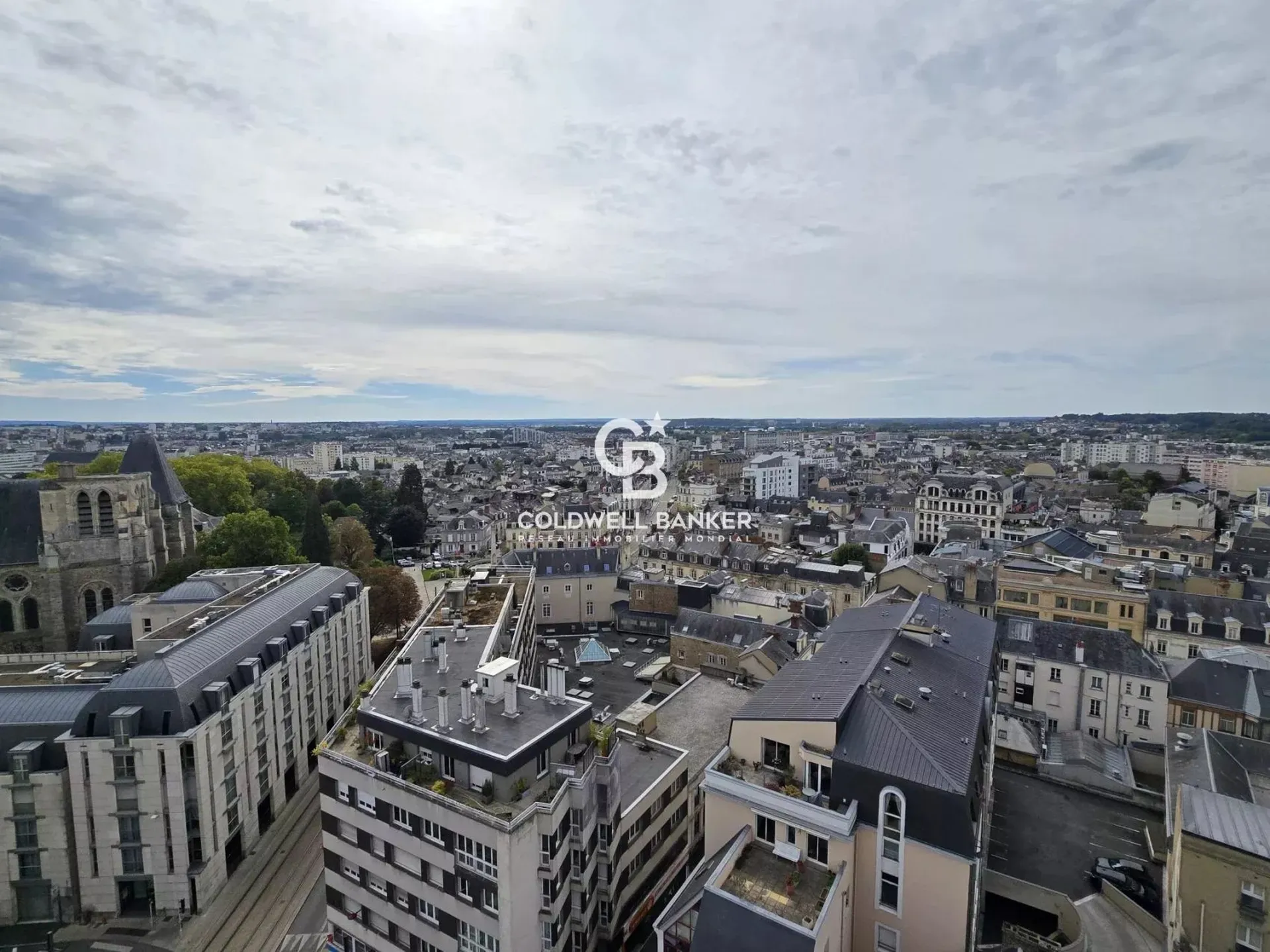 acheter un appartement avec 4 chambres, garage et terrasse en centre ville du mans