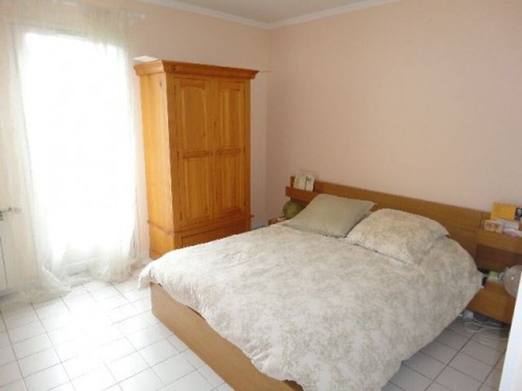 Trouver un bien 5 Carnoux lumineux avec piscine