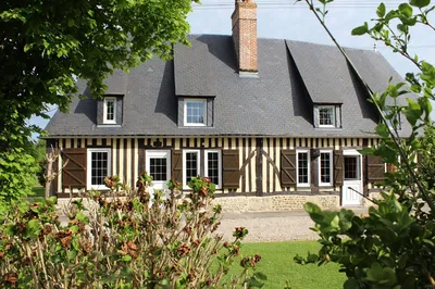 Vente d'un Ancien Corps de Ferme Normand restauré bâti sur un jardin de 1Ha75a avec mare, proche de Cormeilles 27260