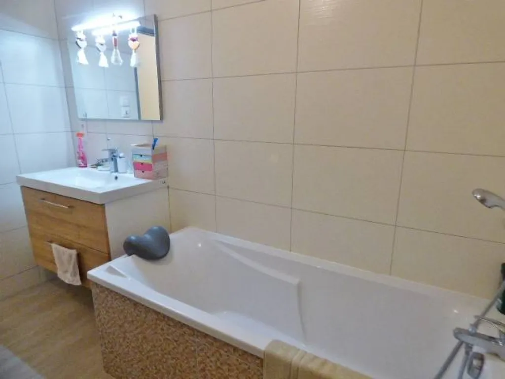 Vends contemporain 3 chambres, proche écoles proche thuit signol 27370