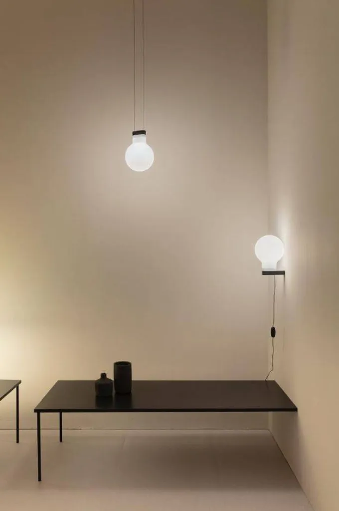 Sacha  présente dans son Concept Store les créations d'Arturo Alvarez, suspensions, lampes, lampadaires...