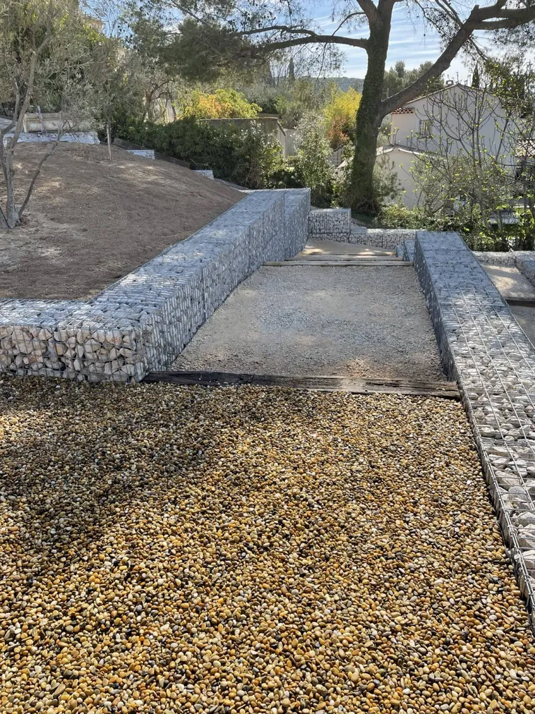 nid a gravel et gravier roulé jaune