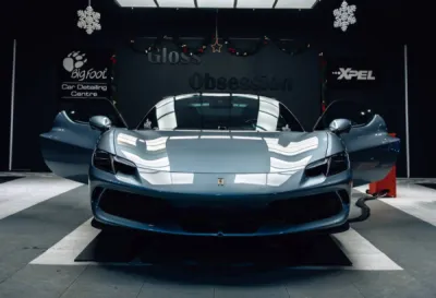 La perfection jusque dans les moindres détails : cette Ferrari 296 GTS bénéficie d’une application experte du film de protection PPF XPEL chez Gloss Obsession.