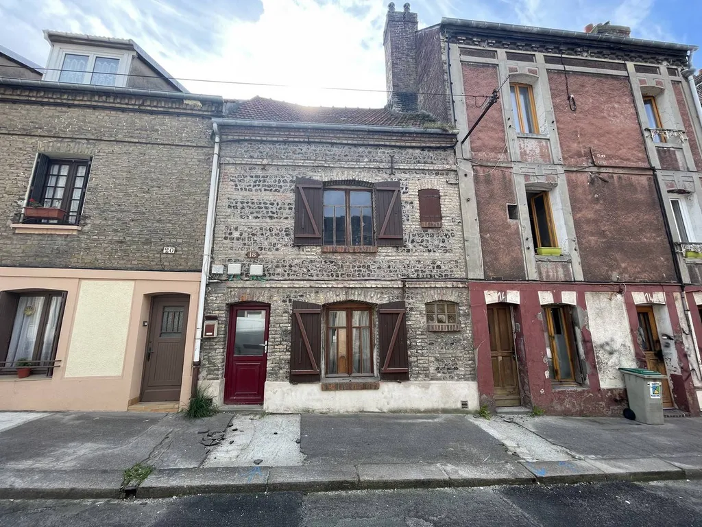 VENDU Maison de pêcheur en pierre et silex, mitoyenne et à rénover, d'environ 60m² sur 3 niveaux.  proche centre ville de Dieppe, Seine Maritime, 76