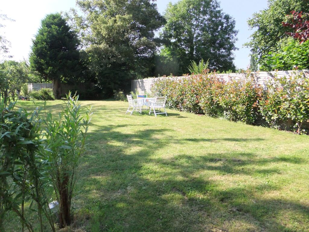 MAISON DE VILLE AVEC JARDIN MEZIDON-CANON