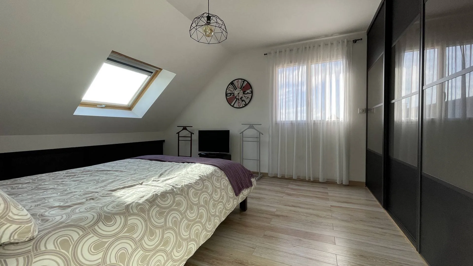 Maison d’architecte de 168.93 m², située à proximité de la commune d'envermeu et de ses commerces, sur son terrain de 2 500 m², Seine Maritime, 76