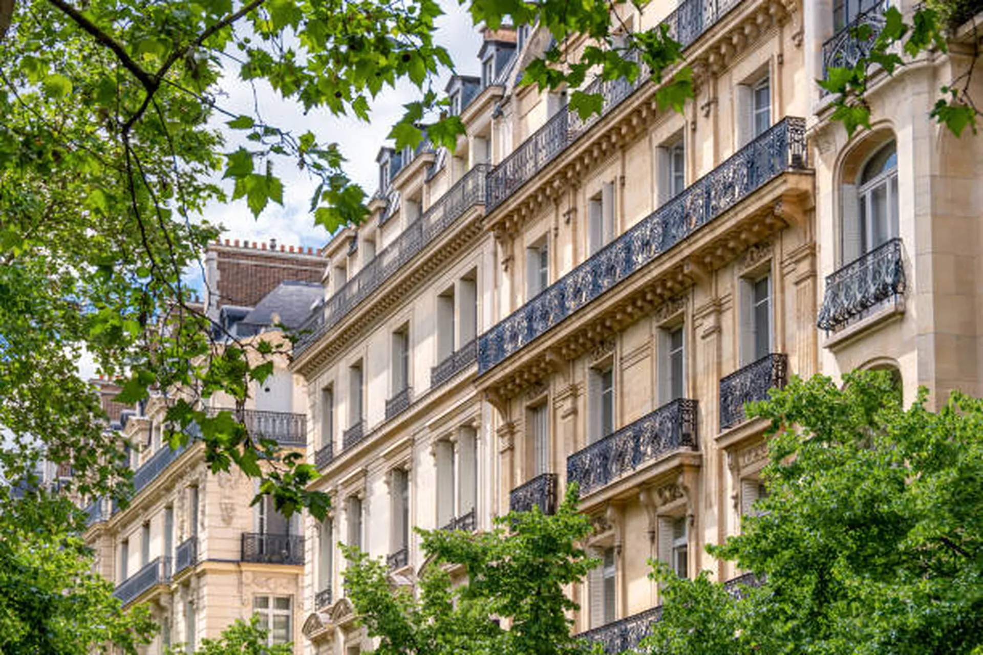Nettoyage de copropriétés à Six-Fours-les-Plages : pourquoi externaliser ?