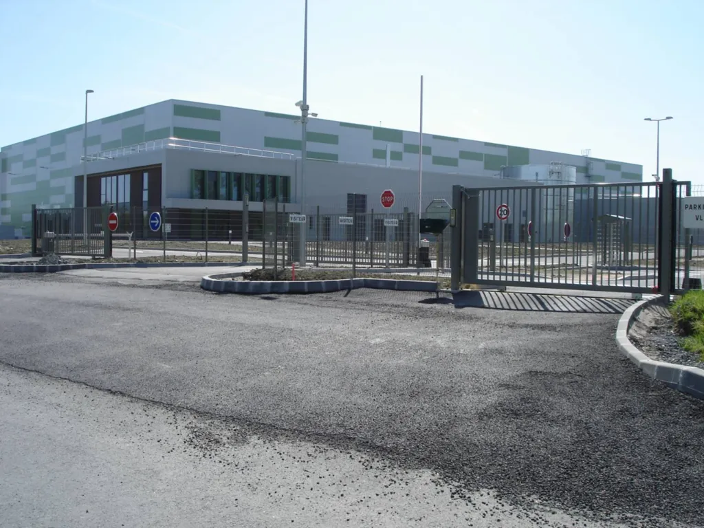 Gestion des accès d'un site logistique avec portails, barrière et tourniquet à Honfleur 14