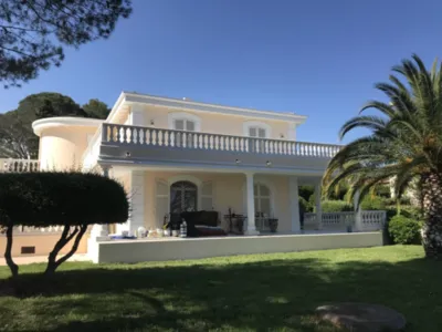 Ravalement de façade avec finition peinture à Antibes Alpes Maritimes 06