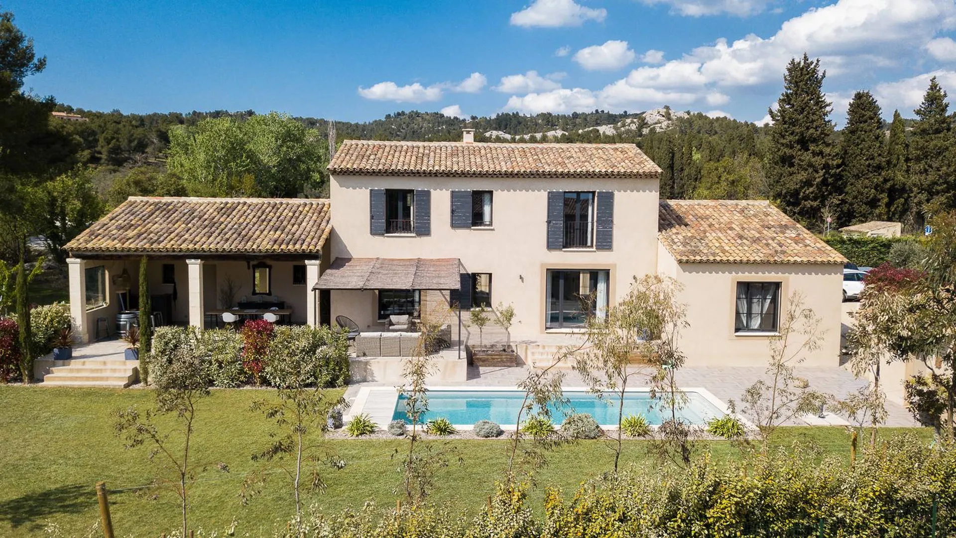 Constructeur de villa haut de gamme de style Provençal proche de Maussane-les-Alpilles dans la vallée des Baux