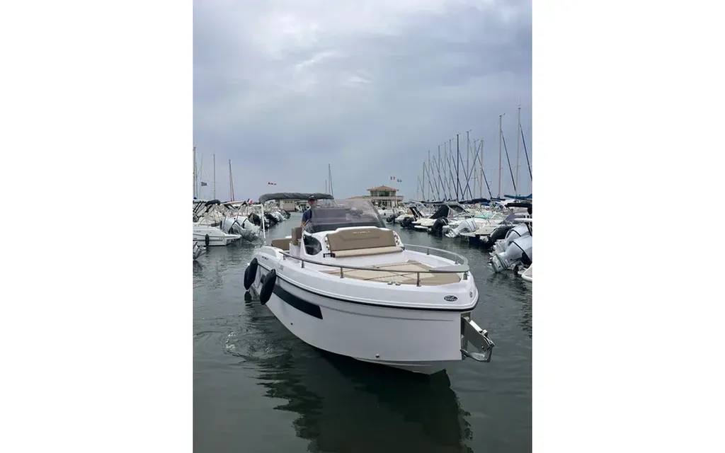Acheter un Ranieri Next 255 LX d’occasion 2025 avec Honda BF250 : bateau équipé chez Toni Marine proche de Bandol