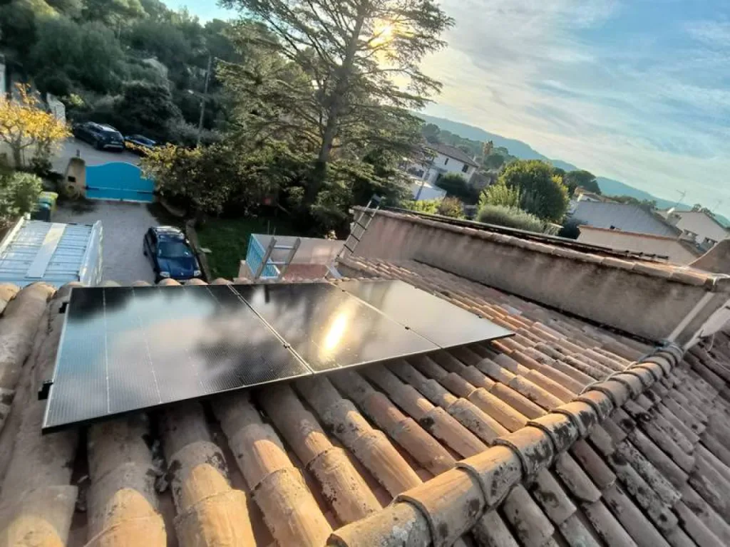 Pose de Panneaux solaires Dualsun installés à La Ciotat avec Provence Energie Solaire Services 