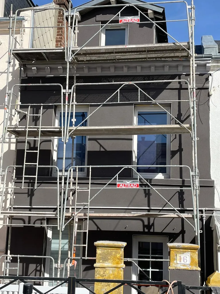 Enduit décoratif projeté sur maison proche du bord de mer au Havre 76