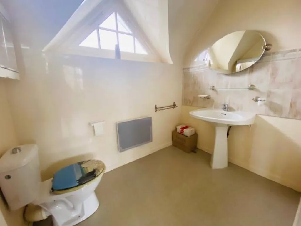 A acheter pavillon lumineux de 160m² surun terrain de 1514m² avec sous sol complet sur la commune de SAINT AUBIN LES ELBEUF 76410