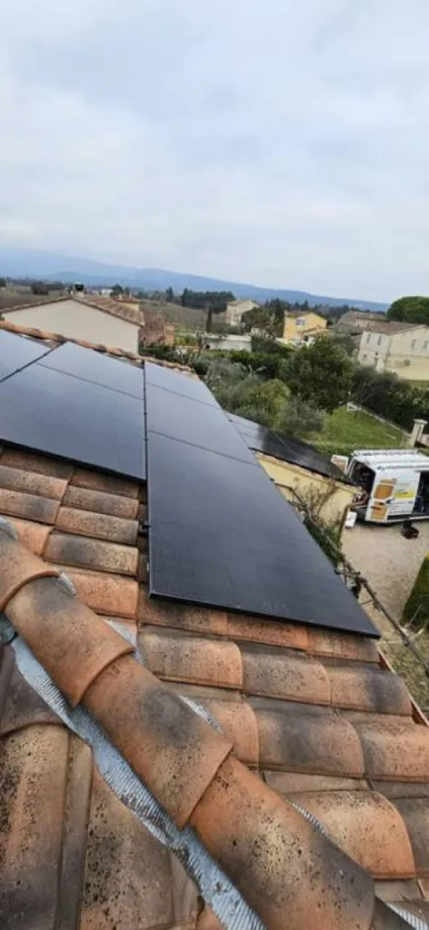 Installation de 12 panneaux solaires photovoltaïques à l'Isle sur la Sorgue