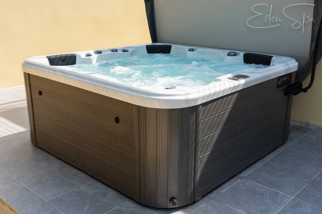 jacuzzi spa canadien extérieur terrasse